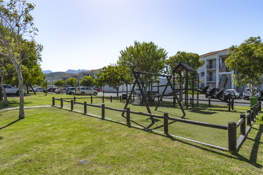 To Let 2 Bedroom Property for Rent in Heritage Park Western Cape